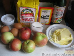 Пышный бисквит с яблоками (в мультиварке): Продукты для приготовления шарлотки в мультиварке перед вами.