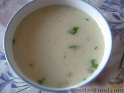 Сырный суп по-французски: Сырный суп по-французски готов.  По желанию подавать суп с гренками.  Приятного аппетита!