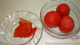 Соус к котлетам: Как приготовить соус для котлет:    Опустить помидоры в кипящую воду на 2-3 минуты. Выложить в миску и дать остыть (можно остудить под холодной водой). Снять с помидоров кожицу.