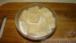 Котлеты домашние: Как приготовить домашние котлеты:    Ломтики хлеба замочить в молоке.