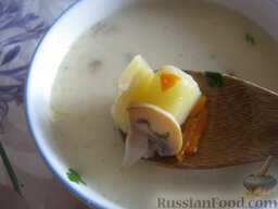 Сырный суп с грибами: А вот и готовый сырный суп с грибами. Приятного аппетита!