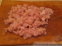 Куриные котлеты рубленые (в духовке): Как приготовить куриные котлеты в духовке:    Куриное филе мелко нарезать ножом.