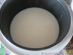 Тыквенная каша в мультиварке: Вскипятить молоко. Залить пшено молоком.