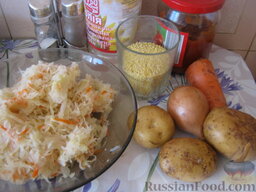 Постные щи из квашеной капусты с картофелем: Продукты для супа перед вами.