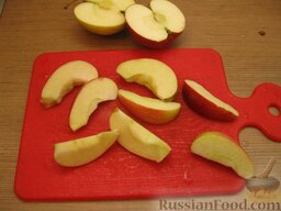 Сок тыквенно-яблочный: Как сделать сок яблочно-тыквенный:    Яблоки тщательно вымыть и нарезать. Удалить семена.