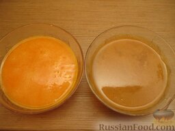 Сок тыквенно-яблочный: Смешать тыквенный и яблочный сок в равных пропорциях.