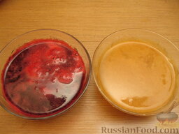 Сок свекольно-яблочный: Смешать свекольный и яблочный сок. На одну часть яблочного сока берите две части свекольного.