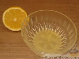 Грушевый сок с лимоном и ванилью: Отдельно выдавить сок лимона.