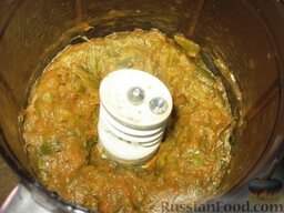 Кабачково-баклажанный мильфей с овощами: Измельчить овощную смесь в блендере, но не сильно.