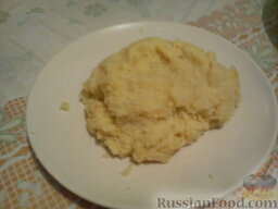 Зразы картофельные: Получается картофельное тесто.