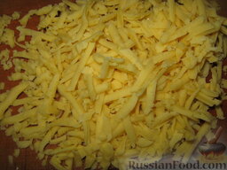 Салат "Ананас" из курицы, с орехами и сыром: Твердый сыр натереть на крупной терке.