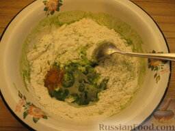 Зеленые равиоли с томатно-сырной начинкой: Для того, чтобы цвет был более мягким, добавить куркуму.