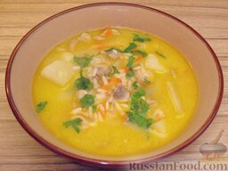 Сливочный суп с шампиньонами и рисом: Разлить сливочный суп с шампиньонами по тарелкам и посыпать зеленью.    Приятного аппетита!
