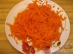Сливочный суп с шампиньонами и рисом: Морковь очистить, вымыть и натереть.