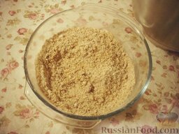 Торт "Эстерхази" (Esterh&#225;zy): Поджаренные и перемолотые орехи перемешиваем с солью, мукой и корицей.