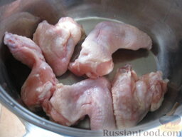 Куриный суп с лапшой из омлета: Как приготовить куриный суп с лапшой:    Куриные крылья вымыть.