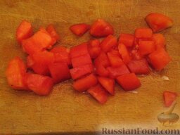 Крем-суп из баклажанов с помидорами: Помидоры очистить от шкурки и нарезать.