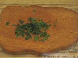 Овощной суп с рисовыми фрикадельками: Как приготовить овощной суп с фрикадельками рисовыми:    Зелень вымыть и порубить.
