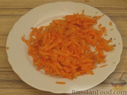 Овощной суп с рисовыми фрикадельками: Морковь очистить, вымыть и натереть на терке.