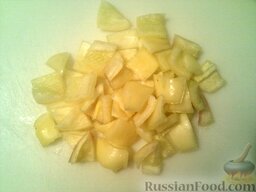 Цветная капуста, тушенная с помидорами и болгарским перцем: Перец нарезать соломкой или квадратиками.
