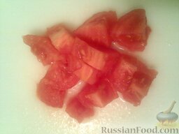 Цветная капуста, тушенная с помидорами и болгарским перцем: Нарезать помидоры.