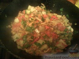 Цветная капуста, тушенная с помидорами и болгарским перцем: Добавить петрушку.