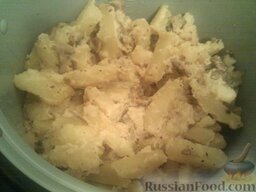Картофель, тушенный с грибами (в мультиварке): Закрыть крышку. Готовить картофель с грибами в мультиварке в режиме 
