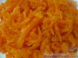 Салат из свеклы "Аппетитный": Морковь очистить. Натереть на крупной терке. Посолить, поперчить, добавить майонез. Перемешать.
