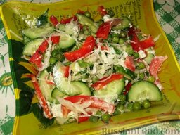 Салат с дайконом, красным перцем и огурцом: Салат из дайкона и свежих овощей готов. Приятного аппетита!