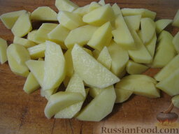 Постная овощная солянка: Как приготовить солянку постную:    Картофель помыть, очистить и нарезать кусочками или соломкой.