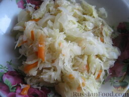 Постная овощная солянка: Промыть кислую капусту. Отжать воду.