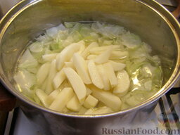 Борщ флотский: Добавить картофель, варить 10 минут.