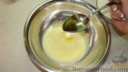 Ханум (ленивые манты): Как приготовить ханум (ленивые манты):    Яйцо смешать с солью, водой и растительным маслом.