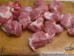 Свиной шашлык в вине: Как приготовить шашлык из свинины в вине:    Свинину вымыть, обсушить, нарезать на куски, размером примерно 4 см