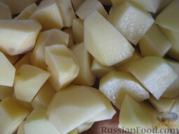 Суп грибной постный с пшеном: Почистить и помыть картофель, нарезать кубиками.