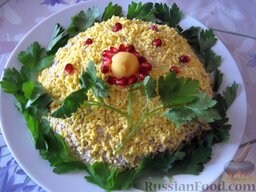Салат "Мимоза" с рисом: Украсить салат 