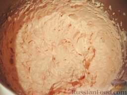 Пляцок (торт) "Секрет монашки" (Sekret mniszki): Масло взбейте до пышности, добавляя пудинг и желе.