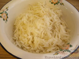 Рёшти с сыром: Очистить картофель и натереть на крупной терке. (Вычитала, что 