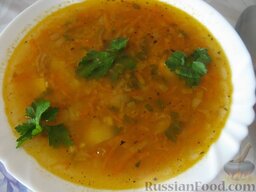 Томатный постный суп из чечевицы: Перед подачей добавить в суп зелень. Постный суп из чечевицы с овощами готов.  Приятного аппетита!