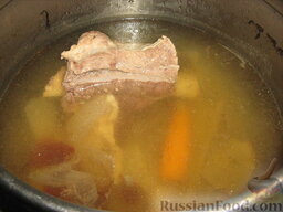 Суп с чечевицей и перловкой: Как приготовить суп из чечевицы с перловкой:    Для начала сварим крепкий мясной бульон. Я обычно пользуюсь скороваркой.