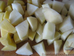Суп куриный с брокколи в мультиварке: Как приготовить суп куриный с брокколи:    Картофель почистить, помыть и нарезать кубиками.