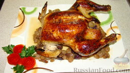 Курица с виноградом: Подавать курочку с соусом.  Приятного аппетита!