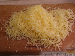 Омлет с укропом и сыром: Сыр натереть на мелкой терке.