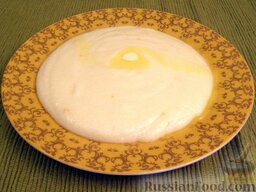 Манная каша с желтком: При подаче в каждую тарелку манной каши на молоке положить кусочек сливочного масла.    Приятного аппетита!