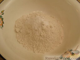 Пельмени из ржаной муки (шорские): Как приготовить пельмени из ржаной муки:    Просеять муку. Смешать с солью.