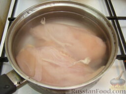 Суп с нежными куриными фрикадельками: Как приготовить суп с куриными фрикадельками:    Куриное филе отварить до готовности. Посолить.