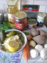 Солянка с капустой, грибами и консервированной рыбой: Продукты для солянки с грибами и капустой перед вами.