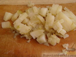 Оливье вегетарианский: Картофель отварить в мундире (30 минут). Охладить, очистить, нарезать кубиками.