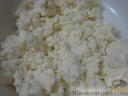 Сырники из творога: Как приготовить домашние сырники из творога:    В миску выложить творог.