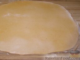 Лапша овощная (тыквенная): Раскатать тесто в тонкий пласт (толщина 1-1,5 мм) так, чтобы был виден рисунок стола. )))
